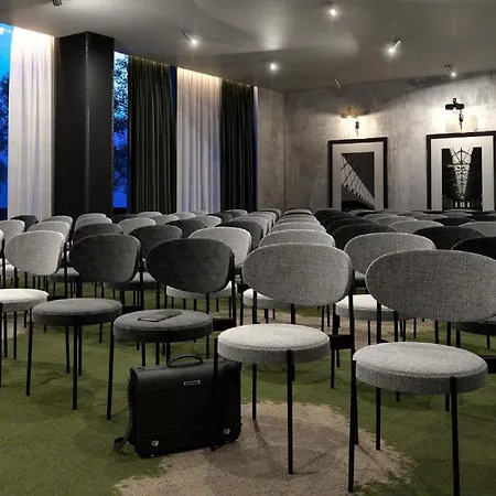 J Hotel 4*