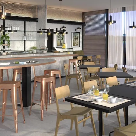 J Hotel 4*